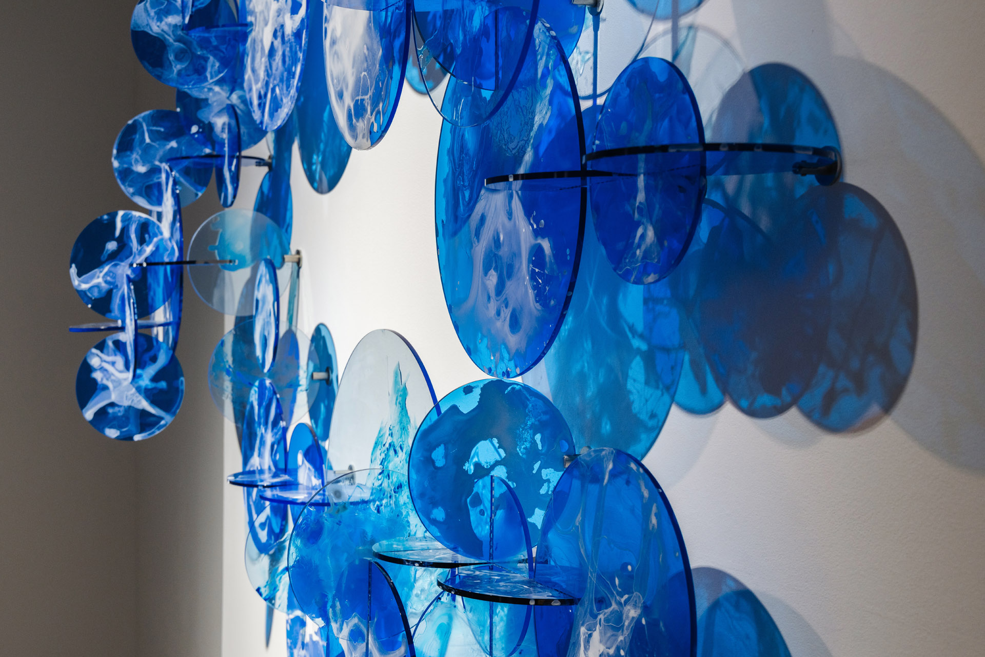 Suzann Victor, ‘Cascade’, 2025, acrylic paint and glaze medium on acrylic discs. © Suzann Victor / STPI. Image courtesy of the artist and STPI – Creative Workshop & Gallery, Singapore.