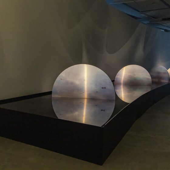 05-Zen-Teh-_Mirror-of-Water-2019-Exhibition-view-of-installation-work-Print-on-aluminimum-water-single-channel-video-20000cm-x-800cm-x-400cm-Image-cortesy-of-The-Esplanade-Singapore-scaled